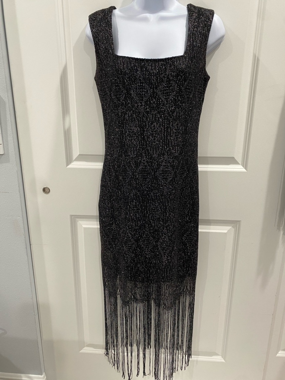 Onyx Nite Sparkly Metallic Black Cocktail Dress With Scalloped Fringe Hem Size 4 - Picture 5 of 17